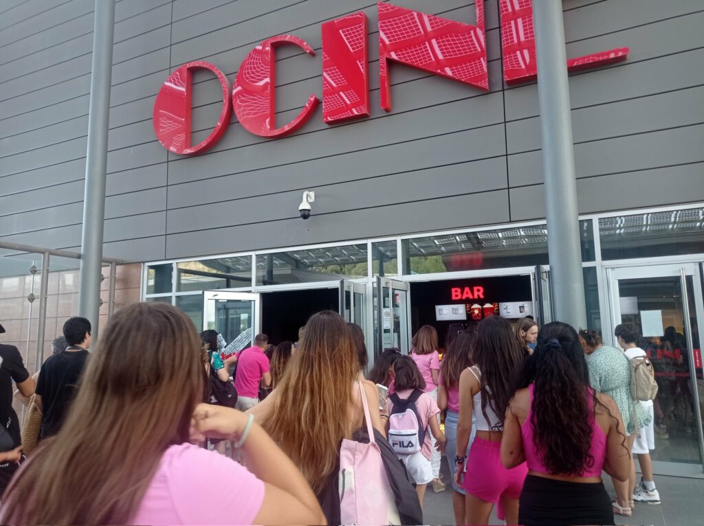 Marea rosa en los cines zaragozanos por el estreno de 'Barbie