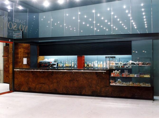 Bar (1990)